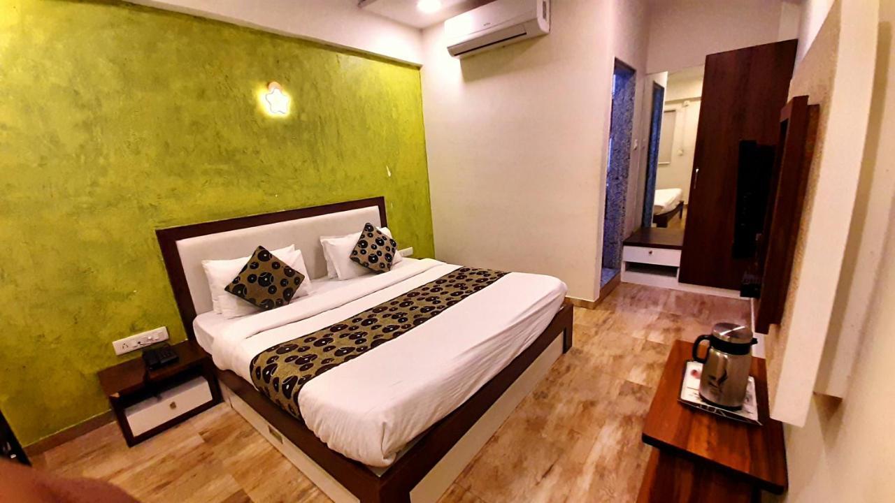 Hotel Tulip Plaza Ahmedabad Exterior photo