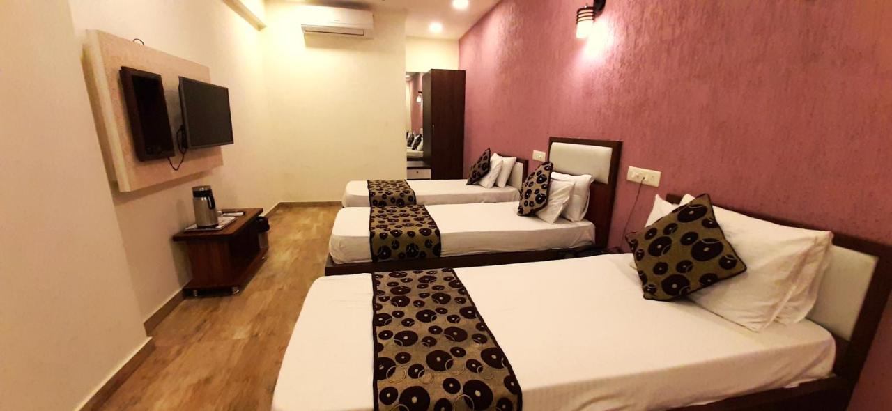 Hotel Tulip Plaza Ahmedabad Exterior photo