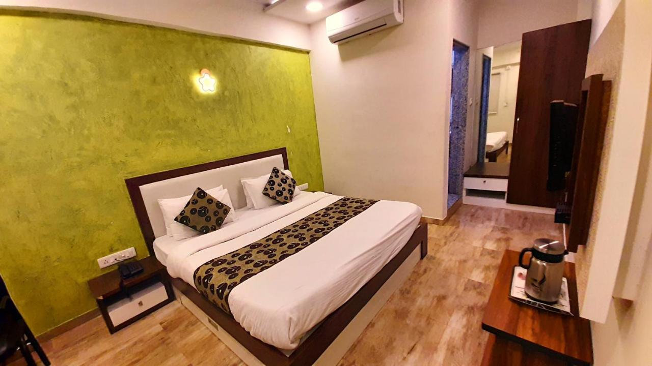 Hotel Tulip Plaza Ahmedabad Exterior photo